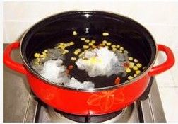 冬季的“暖气燥”不得不防---荸荠玉米银耳羹