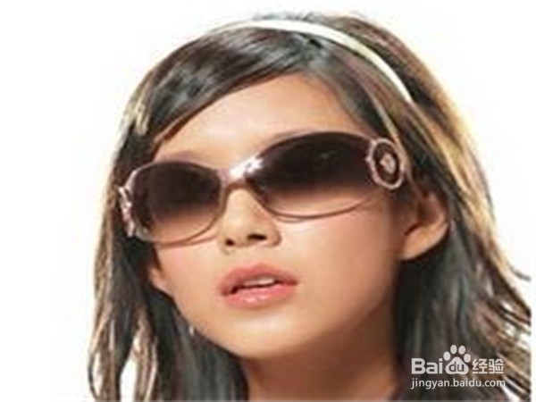 不同的脸型如何挑选适合的眼镜?