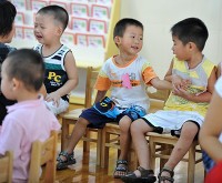 10个月小孩子，该怎么让她建立安全感啦
