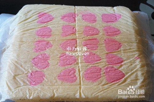 怎样做草莓彩绘戚风蛋糕卷