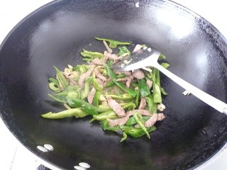 青椒炒牛肉的做法