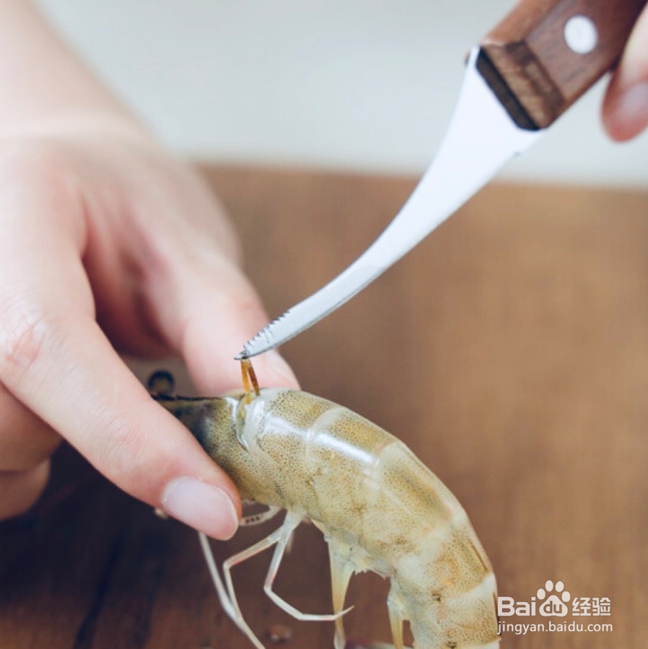 如何快速去虾线？