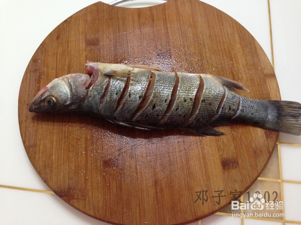邓子家的家常菜：清蒸鲈鱼