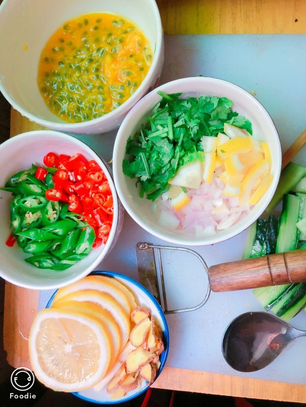 柠檬百香果泡凤爪