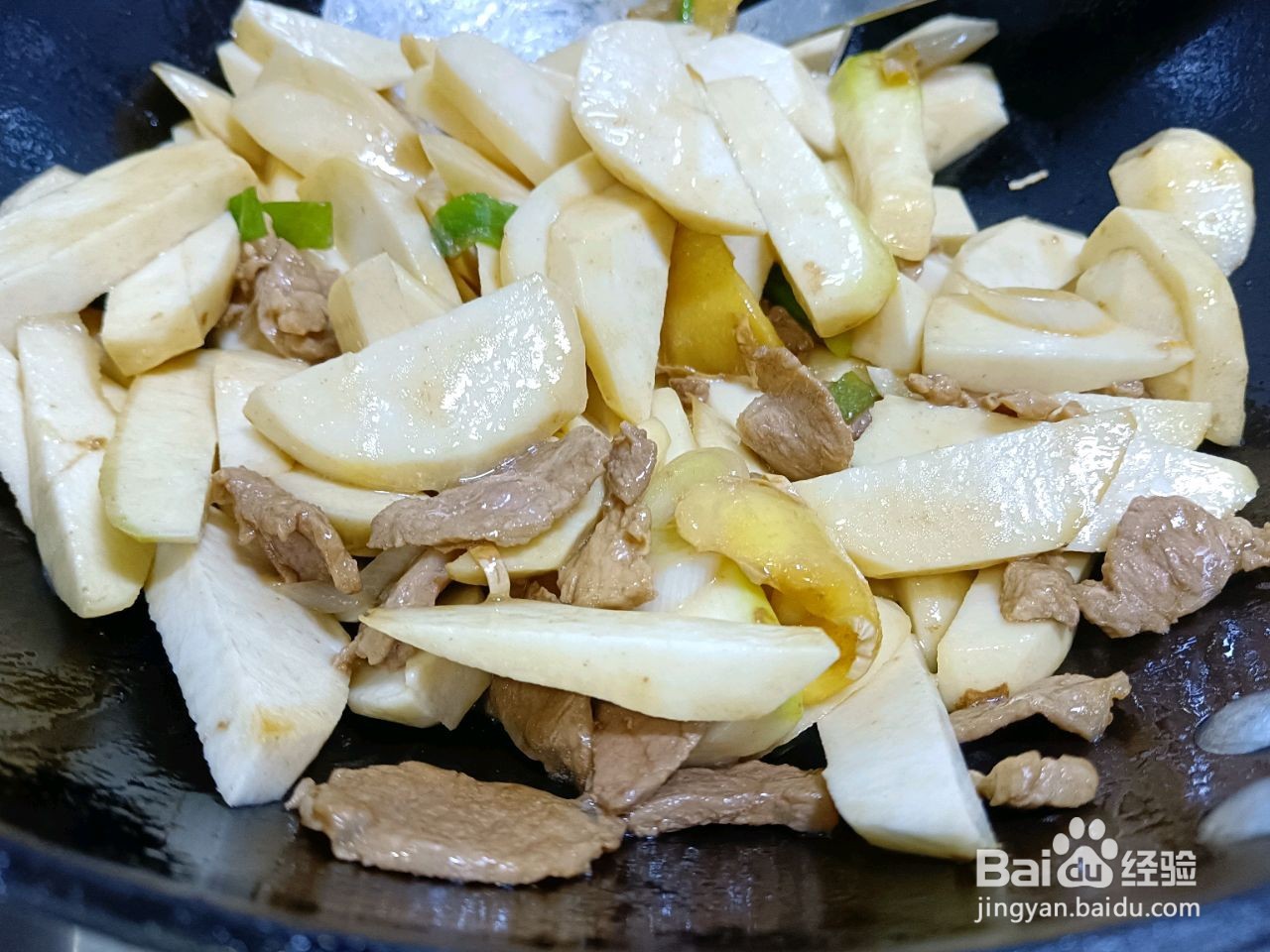 五花肉芋头炖粉条的做法