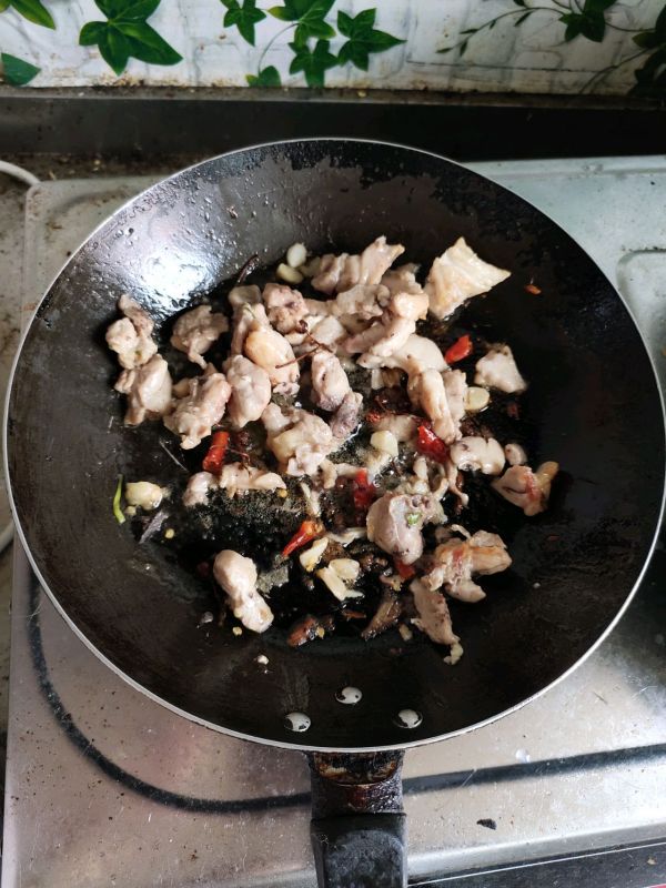 什锦鸡丁炒蘑菇