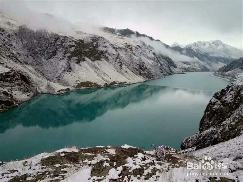 天山玉湖：湖水为什么一年四季呈现不同颜色