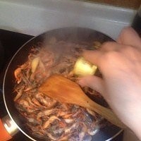 健康养生佳品茭白炒虾的做法
