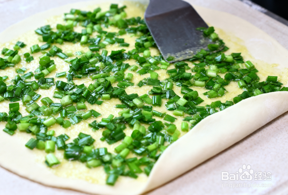 葱油花卷的做法：蓬松暄软，葱香十足，新手也会