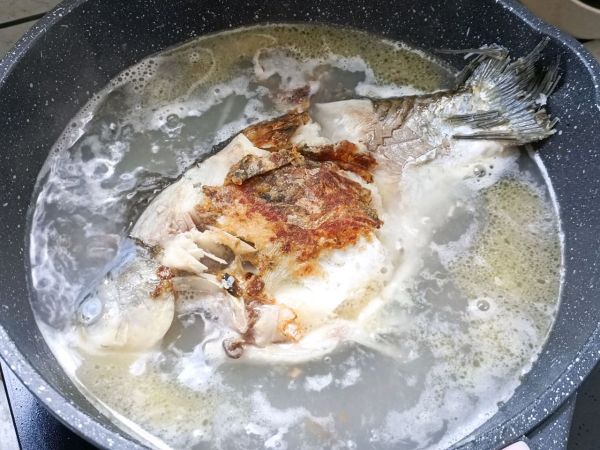 番茄山药鲫鱼汤