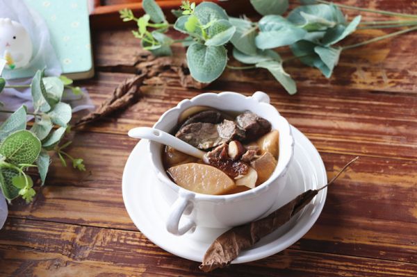 猪肺雪梨海底椰炖汤