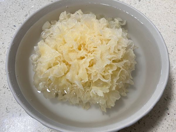 雪梨冰糖银耳汤