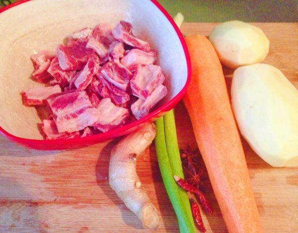 土豆胡萝卜炖牛腩