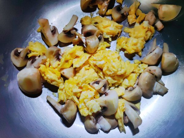 菊花脑蘑菇鸡蛋汤