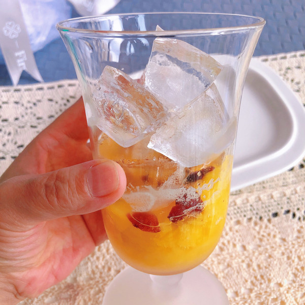 蔓越莓菠萝气泡饮