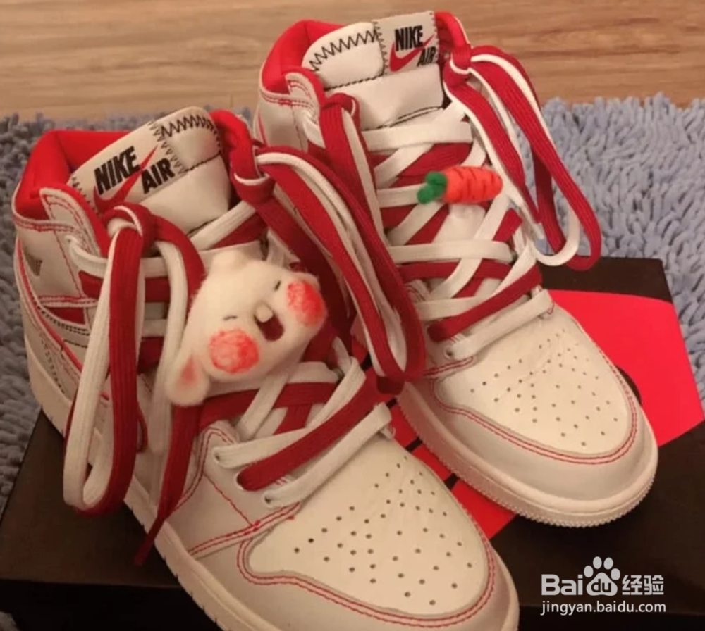 两根鞋带怎样绑一只鞋