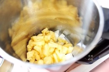 如何制作雪梨菠萝奶昔
