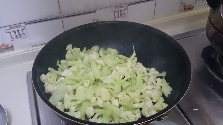 妈妈做的番茄有机菜花好吃极了!