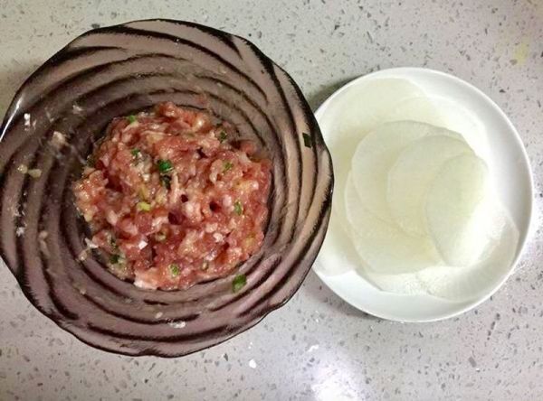 清蒸水晶萝卜肉卷