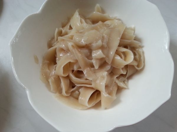 豆酱茄子条拌刀削面