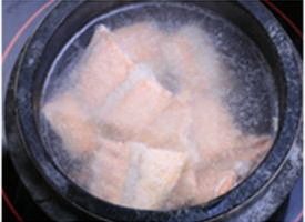 石锅三文鱼豆腐汤