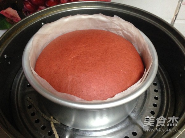 “中国红”蒸面包