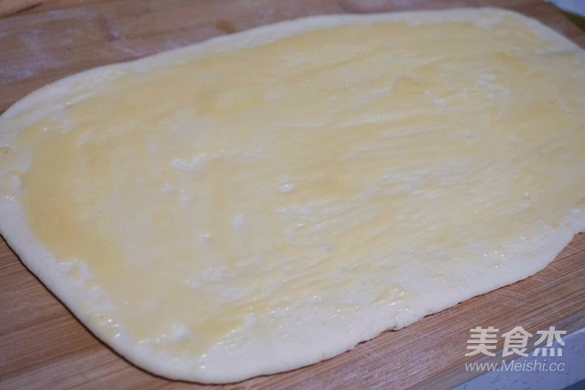 手撕炼乳坚果面包