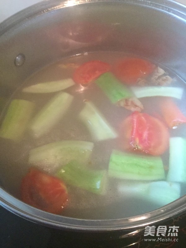 杂蔬鱼头汤的做法