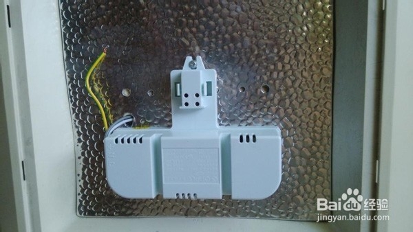 怎样更换坏的厕所吸顶灯(家电维修技窍)