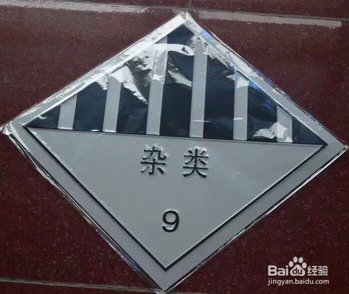 危险品厢式运输车如何选择翼展？