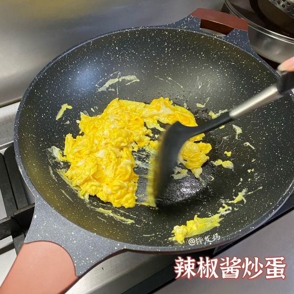 蒜蓉辣椒酱炒蛋