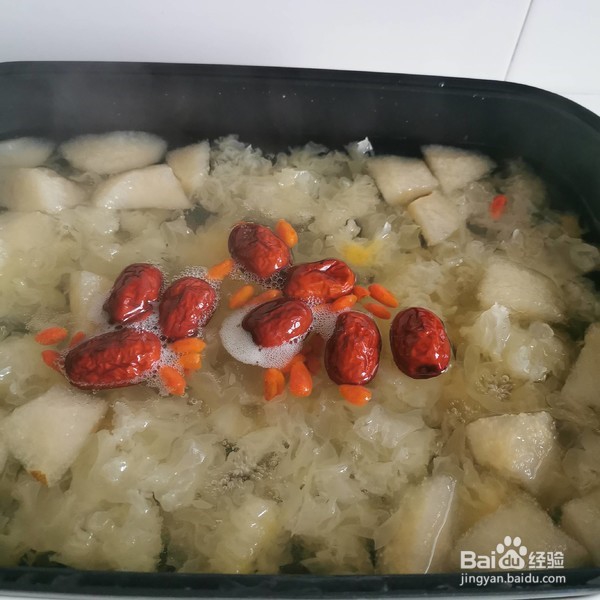 银耳雪梨红枣汤的做法