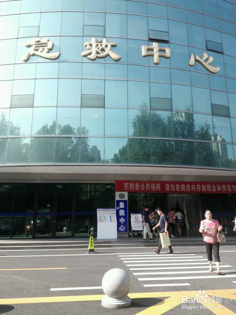 酒店发生火灾，客服部应该采取什么行动？