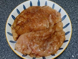 香煎鸡排虾仁蔬菜沙拉怎么做