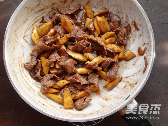 茭白炒牛肉的做法