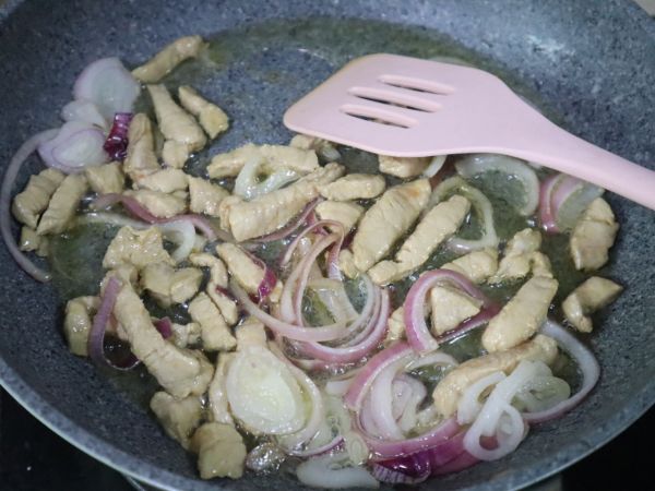 青椒肉丝炒乌冬