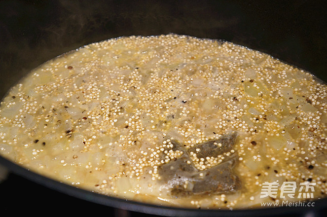 海鳌虾菠萝串配藜麦饭
