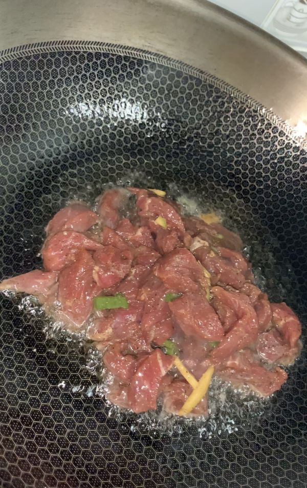 黑椒口蘑牛肉条