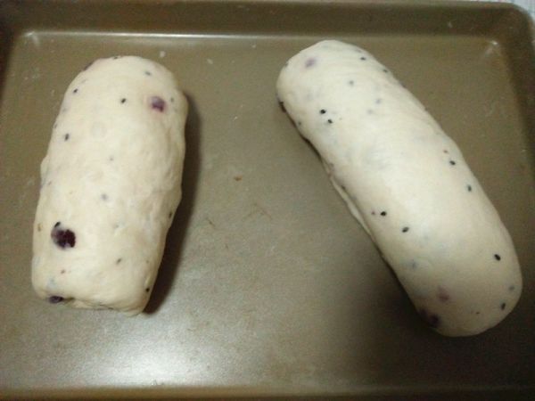 蔓越莓黑芝麻酸奶软欧