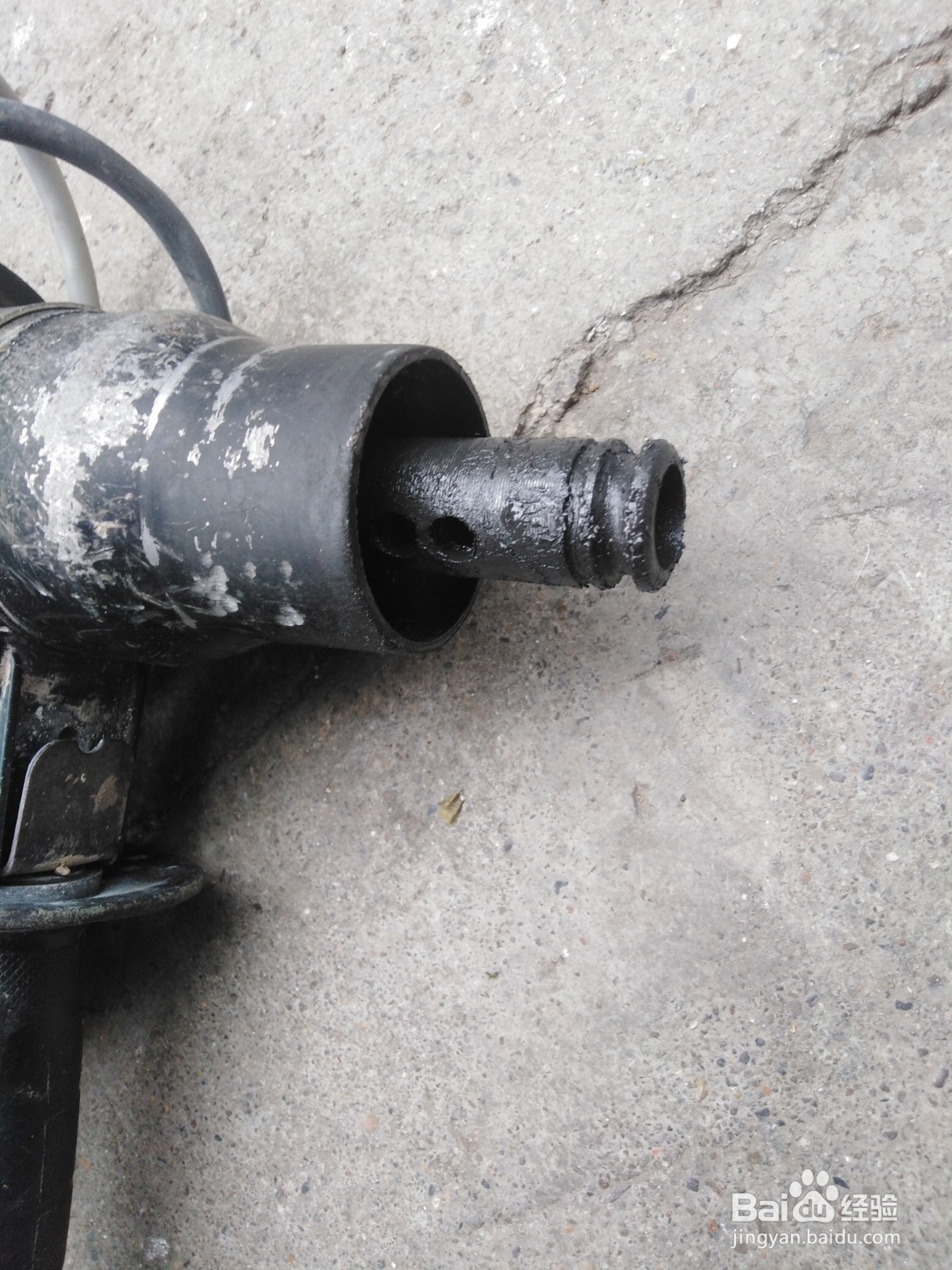 电锤装不进退不出钻头如何修理？