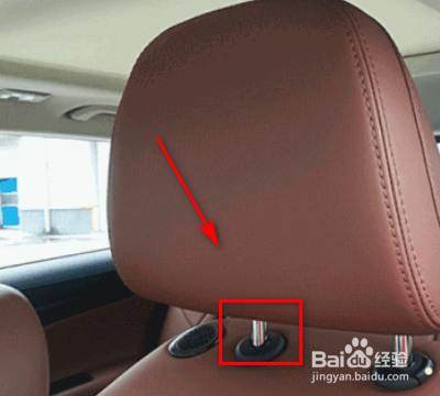 座椅头枕怎么往下调节?