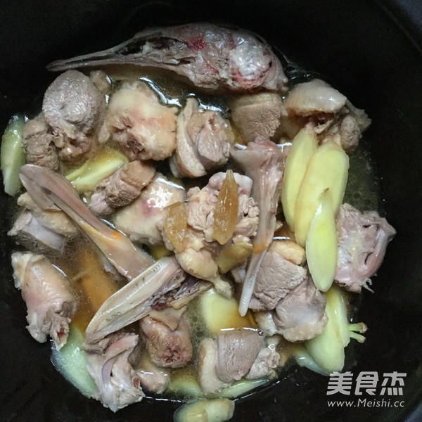 仔姜焖鸭的做法
