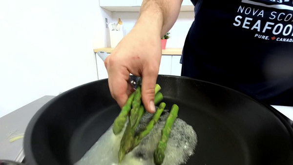 黄油煮加拿大大比目鱼