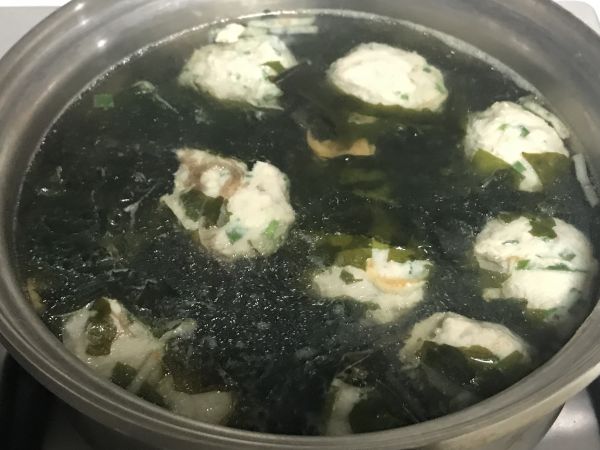 海带苗鲅鱼丸子汤