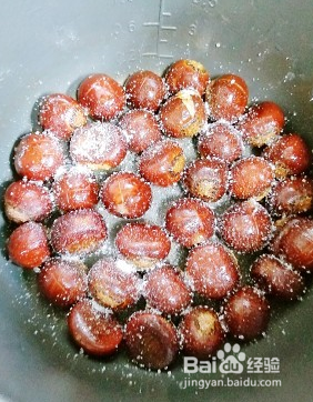 超快手的电饭锅烤栗子