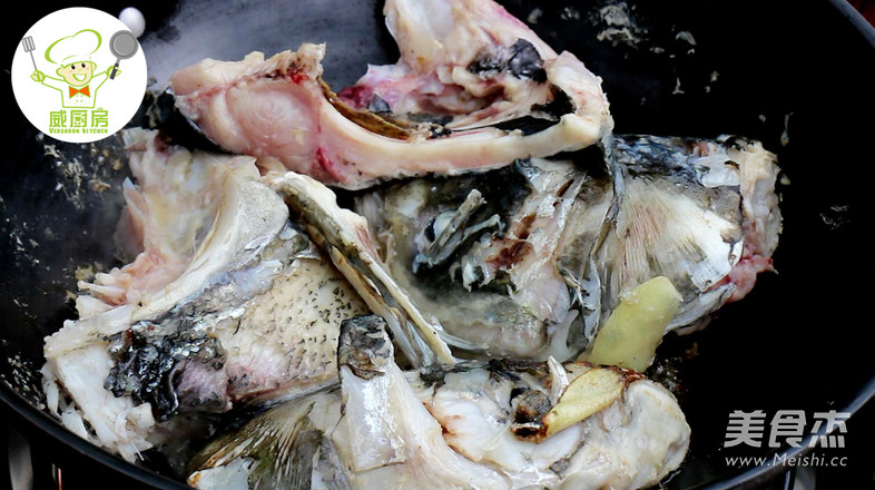 滋补鱼头豆腐汤--威厨艺