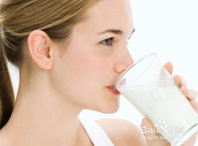 女人夏天喝羊奶,美容养颜身材好