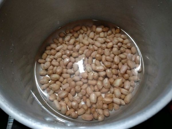 花生香菇煲猪尾