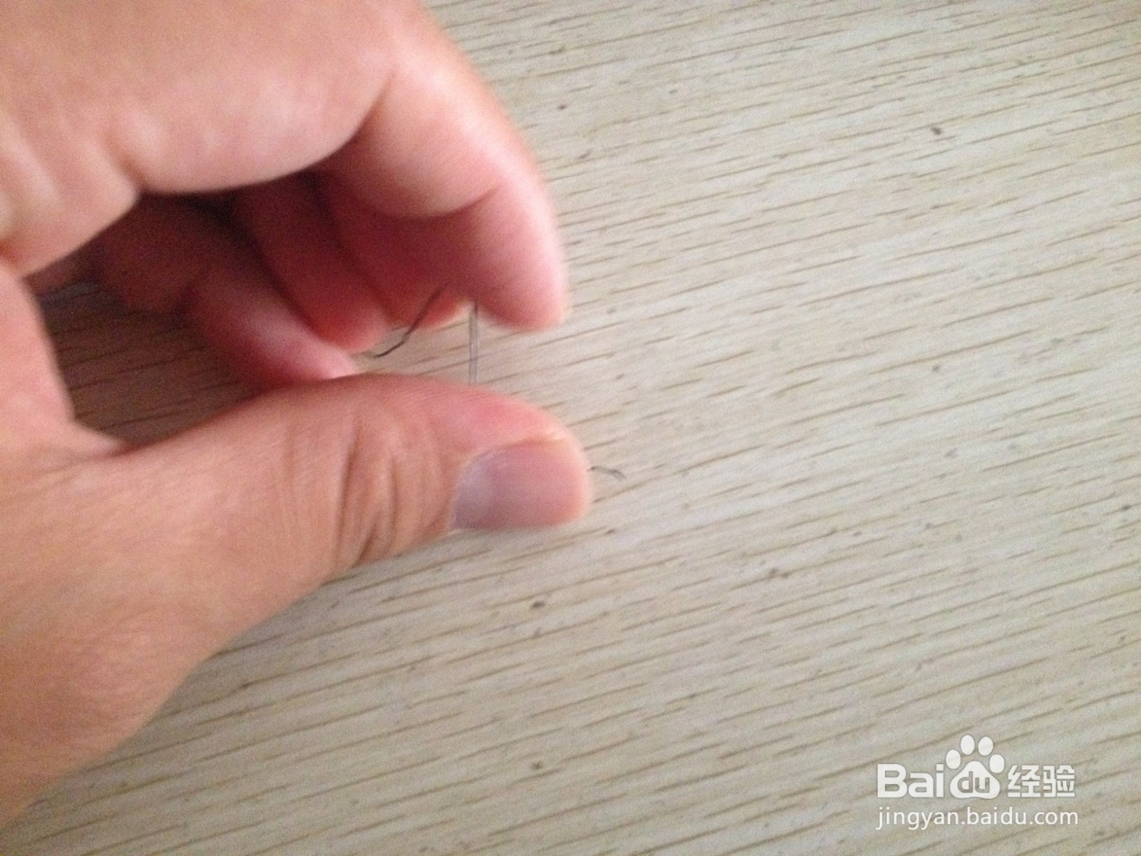 如何用一个小铁丝做简易的手机的支架