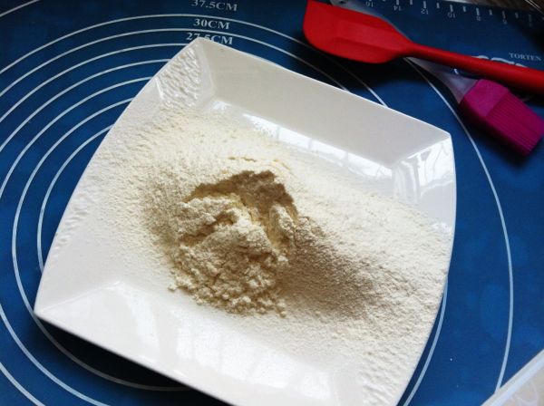 黑布林果酱戚风蛋糕
